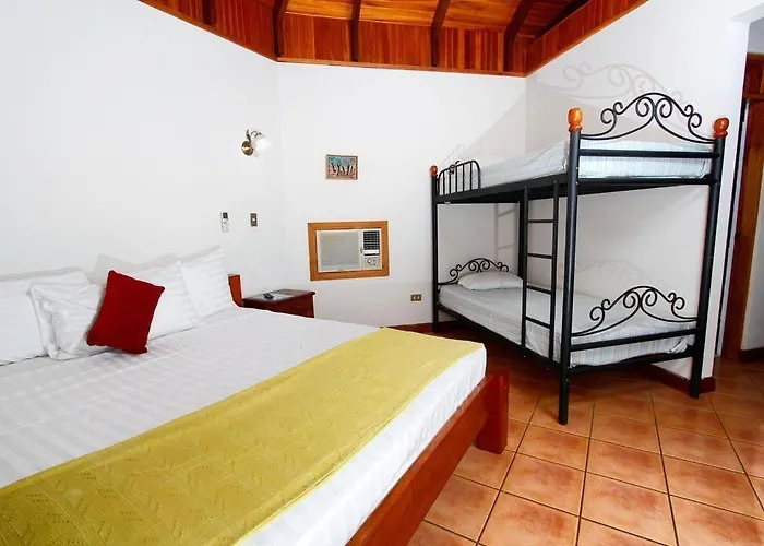 Acacia Bed & Breakfast *