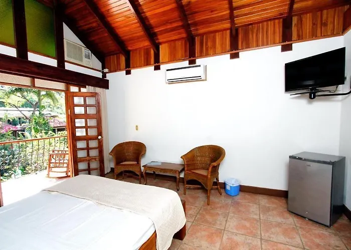 Acacia Bed & Breakfast *